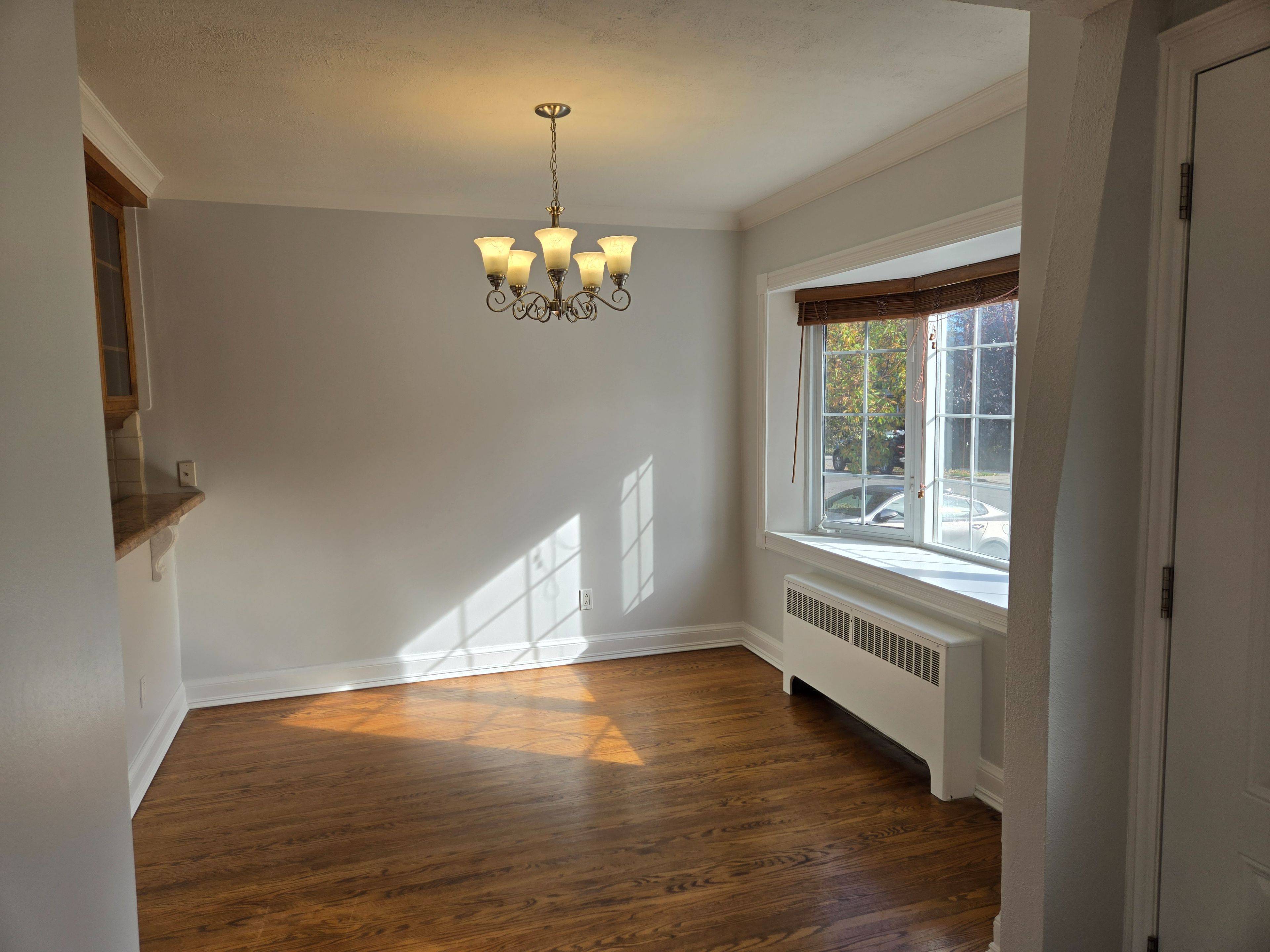 Toronto W04, ON M9N 1L7,206 King ST N