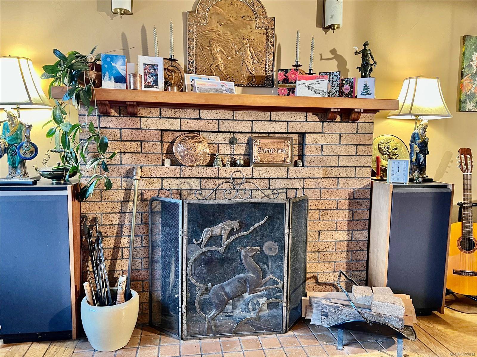 Saanich, BC V8X 1R9,3681 Elliston Ave