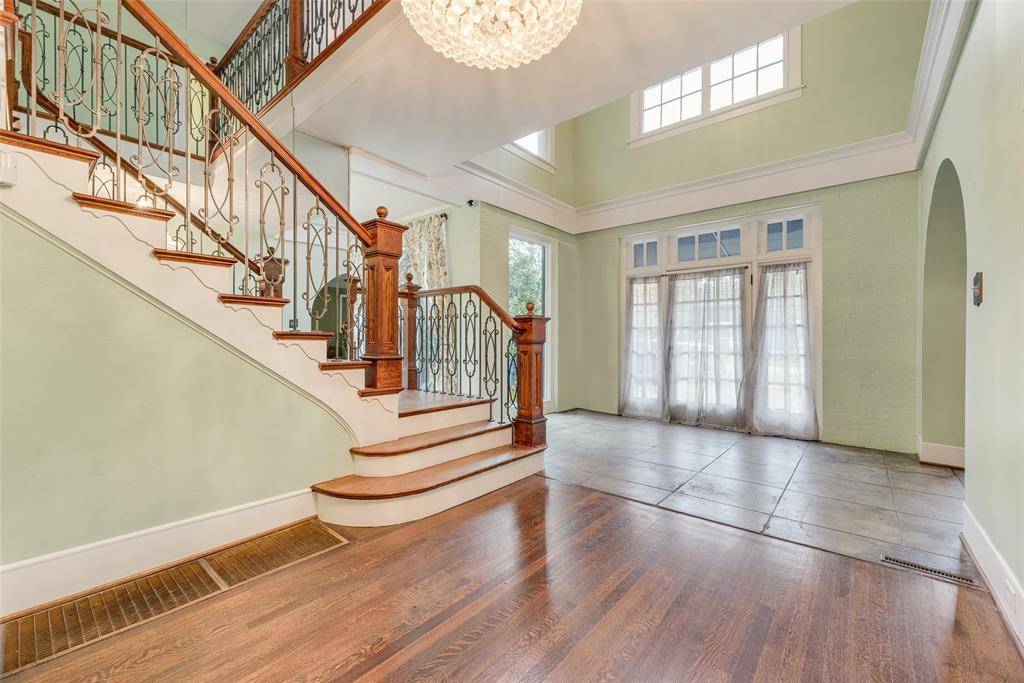 Dallas, TX 75214,6116 Gaston Avenue