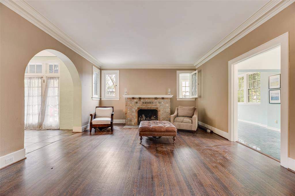 Dallas, TX 75214,6116 Gaston Avenue