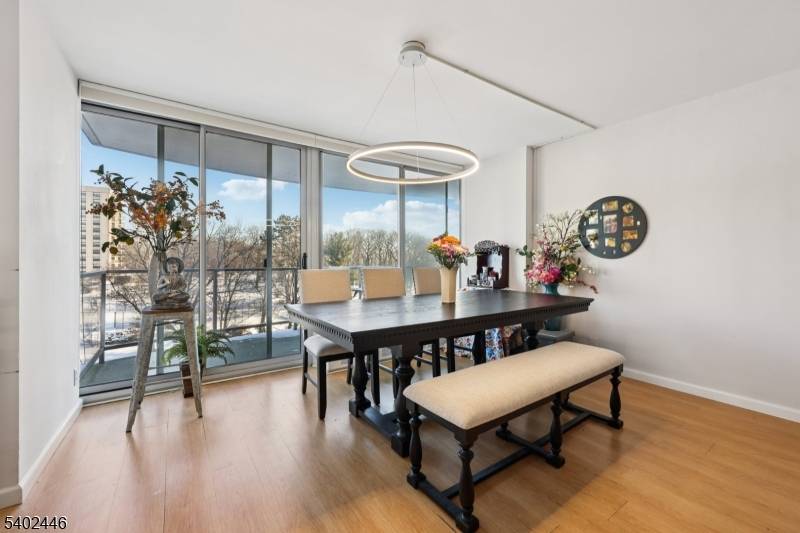 Verona Twp., NJ 07044,1 Claridge Dr #503