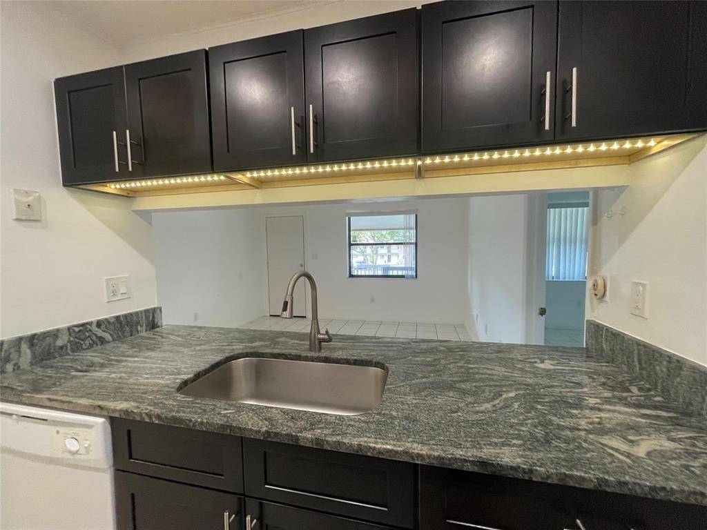 Tamarac, FL 33319,6040 Shakerwood Cir #205