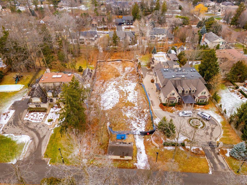 Oakville, ON L6K 1G1,408 Lakeshore RD W