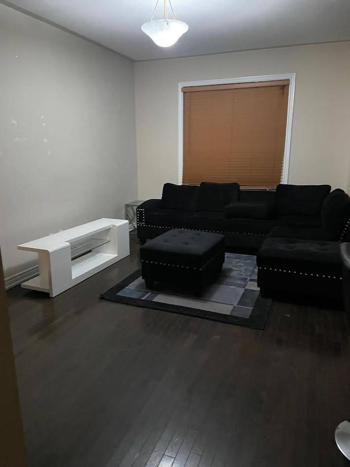 Caledon, ON L7C 3V8,26 Zephyr RD