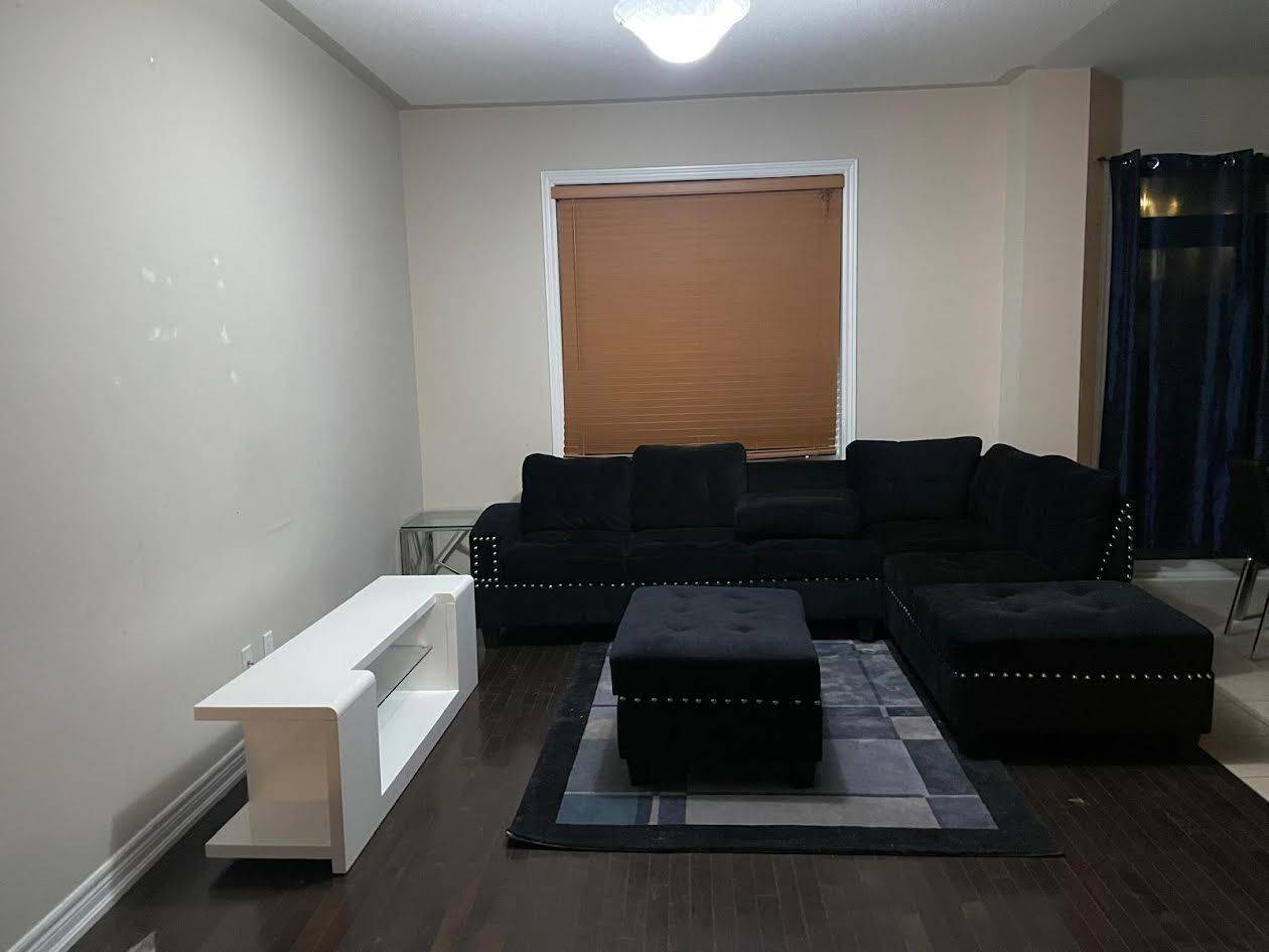 Caledon, ON L7C 3V8,26 Zephyr RD