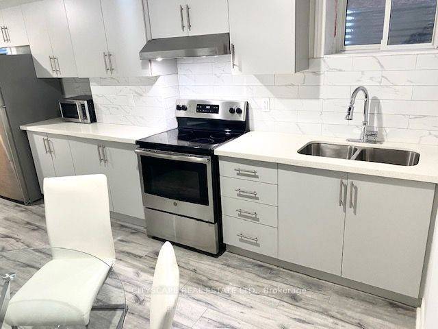 Mississauga, ON L5V 1J4,6421 Donway DR #2B