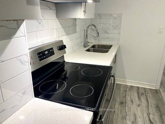 Mississauga, ON L5V 1J4,6421 Donway DR #2B