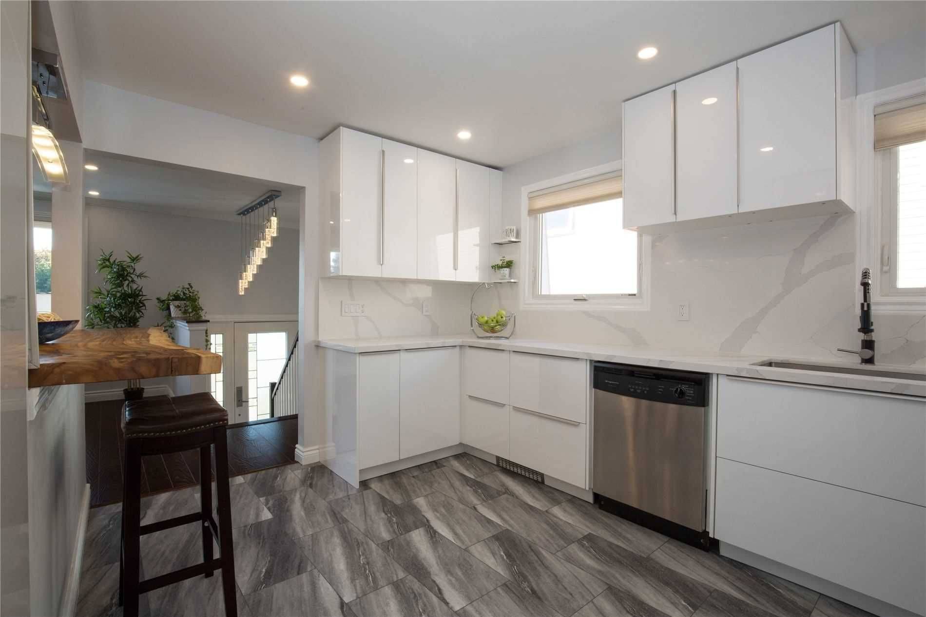 Burlington, ON L7M 1S1,3384 Hannibal RD