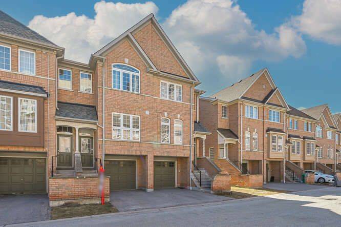 Mississauga, ON L5R 4E7,50 Strathaven DR #66