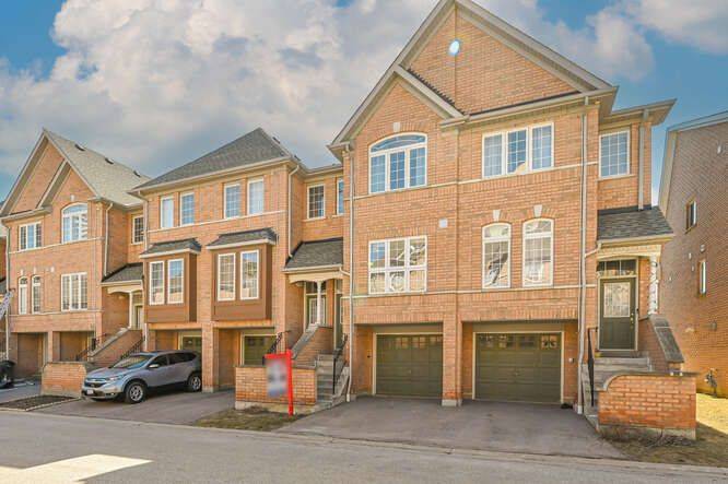 Mississauga, ON L5R 4E7,50 Strathaven DR #66