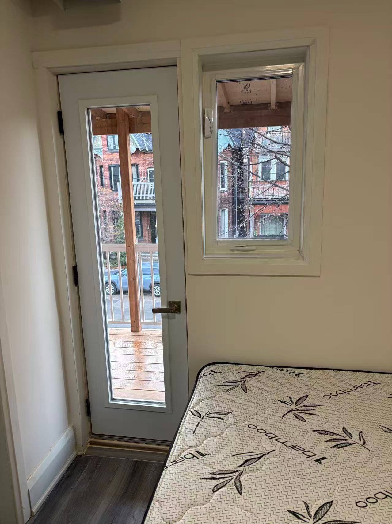 Toronto W01, ON M6R 2C6,5 Sorauren AVE #5