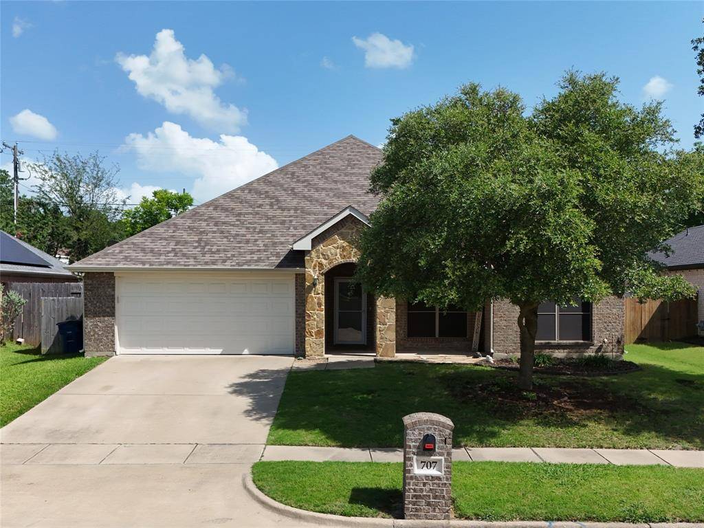Ennis, TX 75119,707 Oakmont Drive