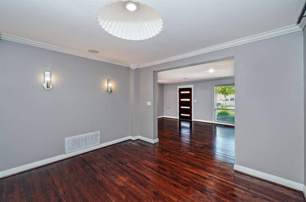 Dallas, TX 75223,6802 Vivian Avenue