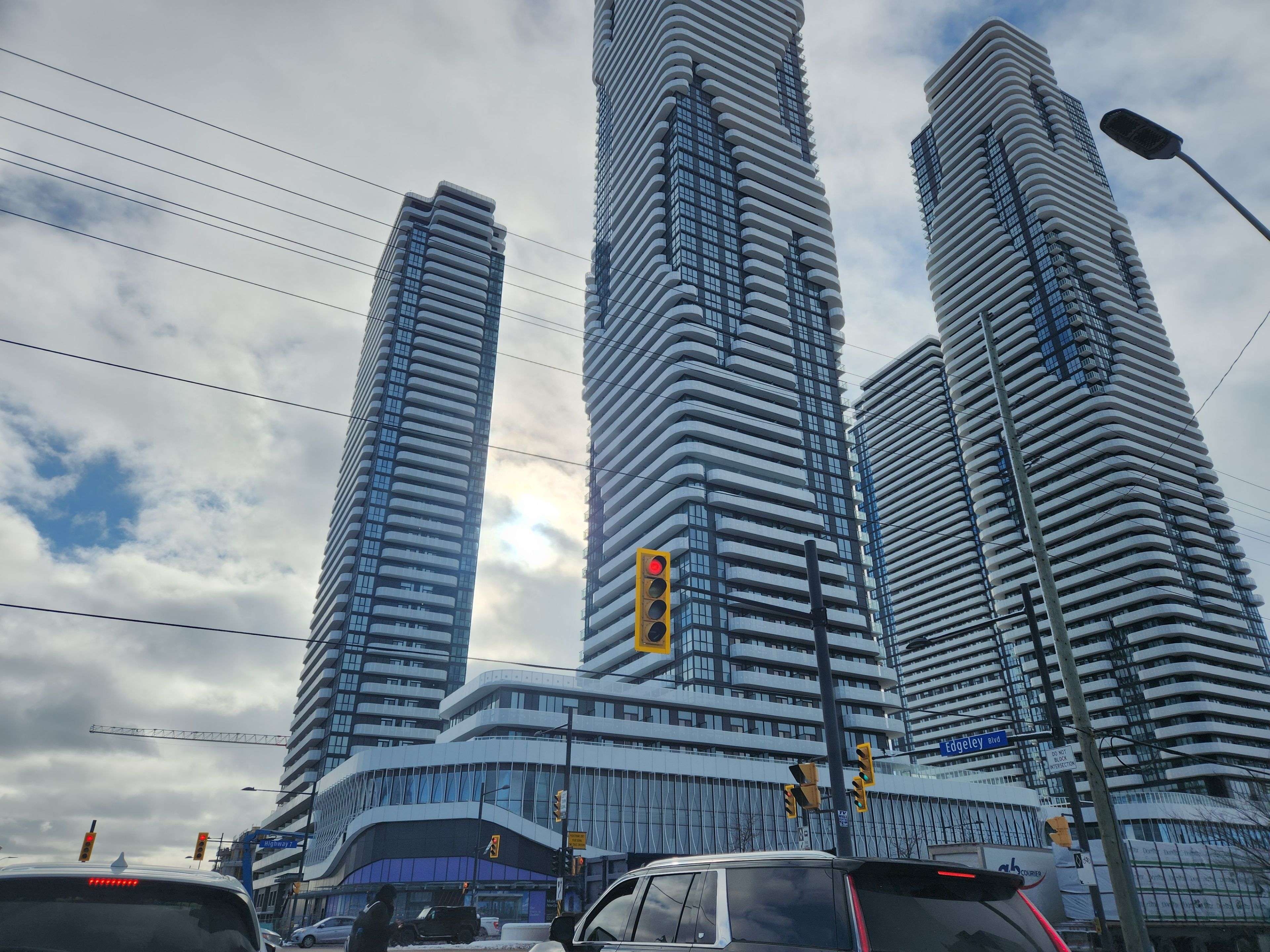 Vaughan, ON L4K 5Z7,8 Interchange WAY #4208