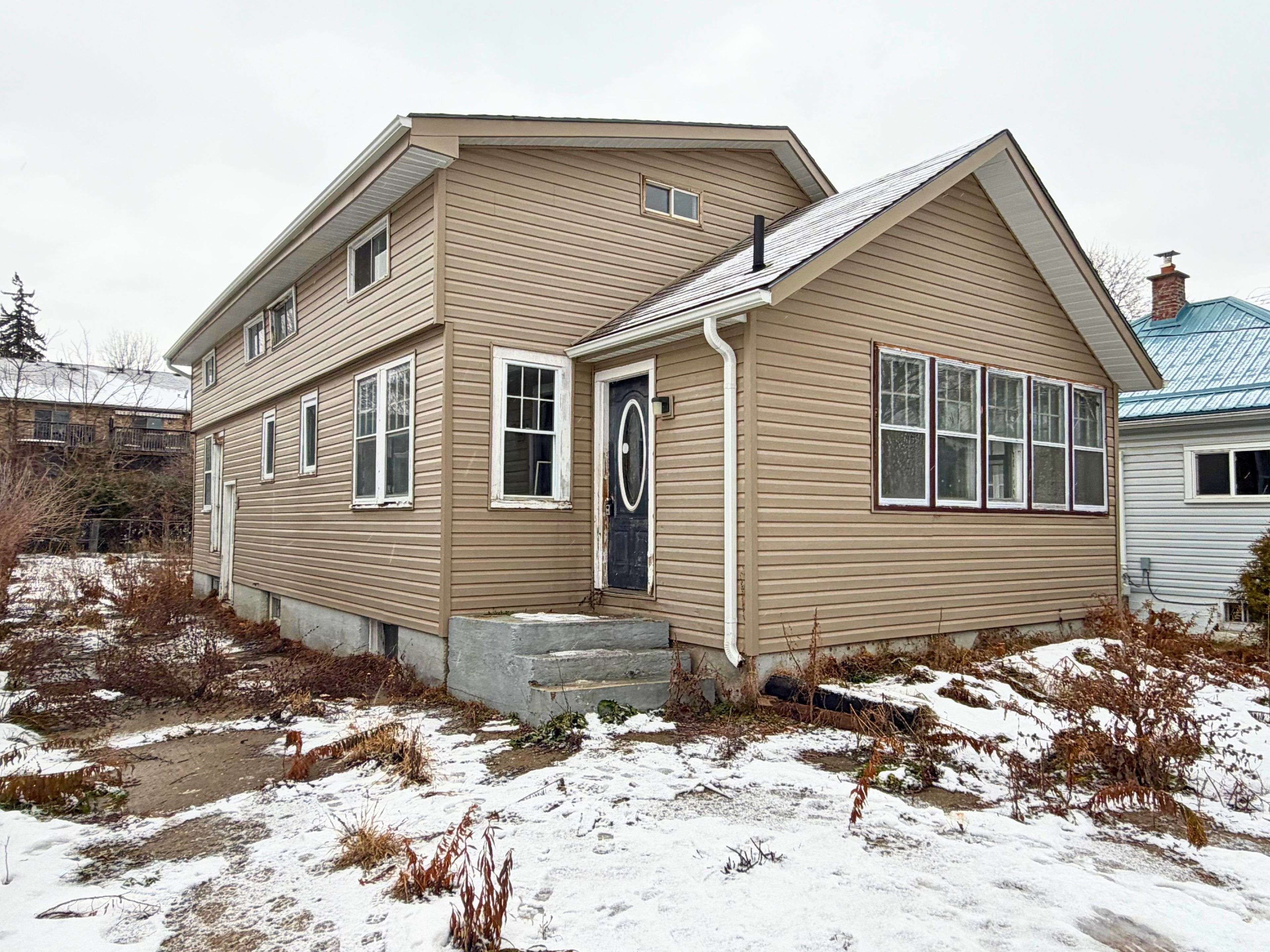 Norfolk, ON N3Y 3E3,16 Nelson ST