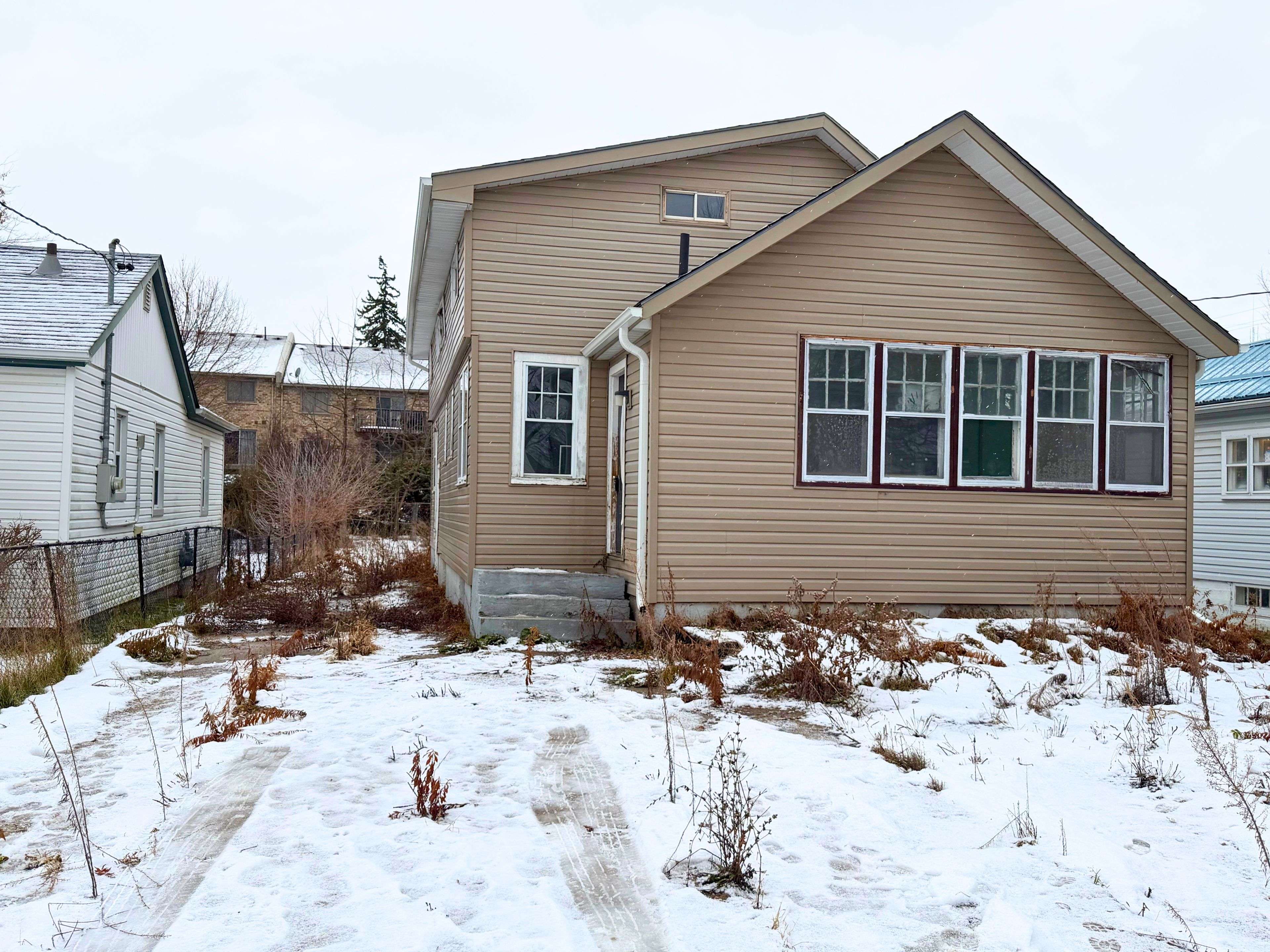 Norfolk, ON N3Y 3E3,16 Nelson ST