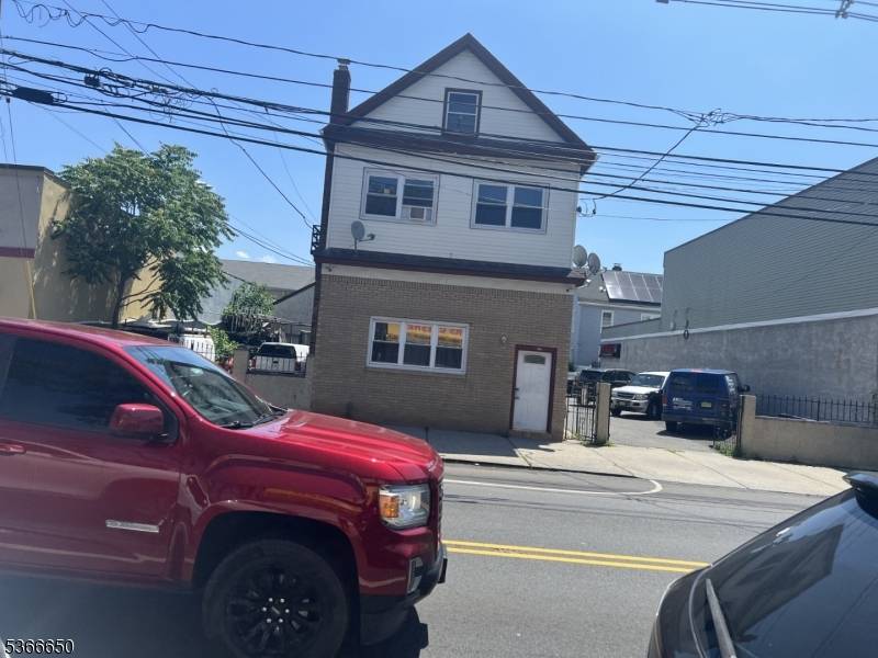 Elizabeth City, NJ 07202,558 S Broad St