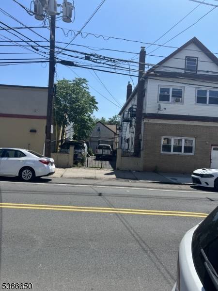 Elizabeth City, NJ 07202,558 S Broad St