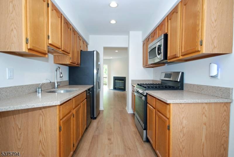 Branchburg Twp., NJ 08876,23 Buffalo Hollow Rd