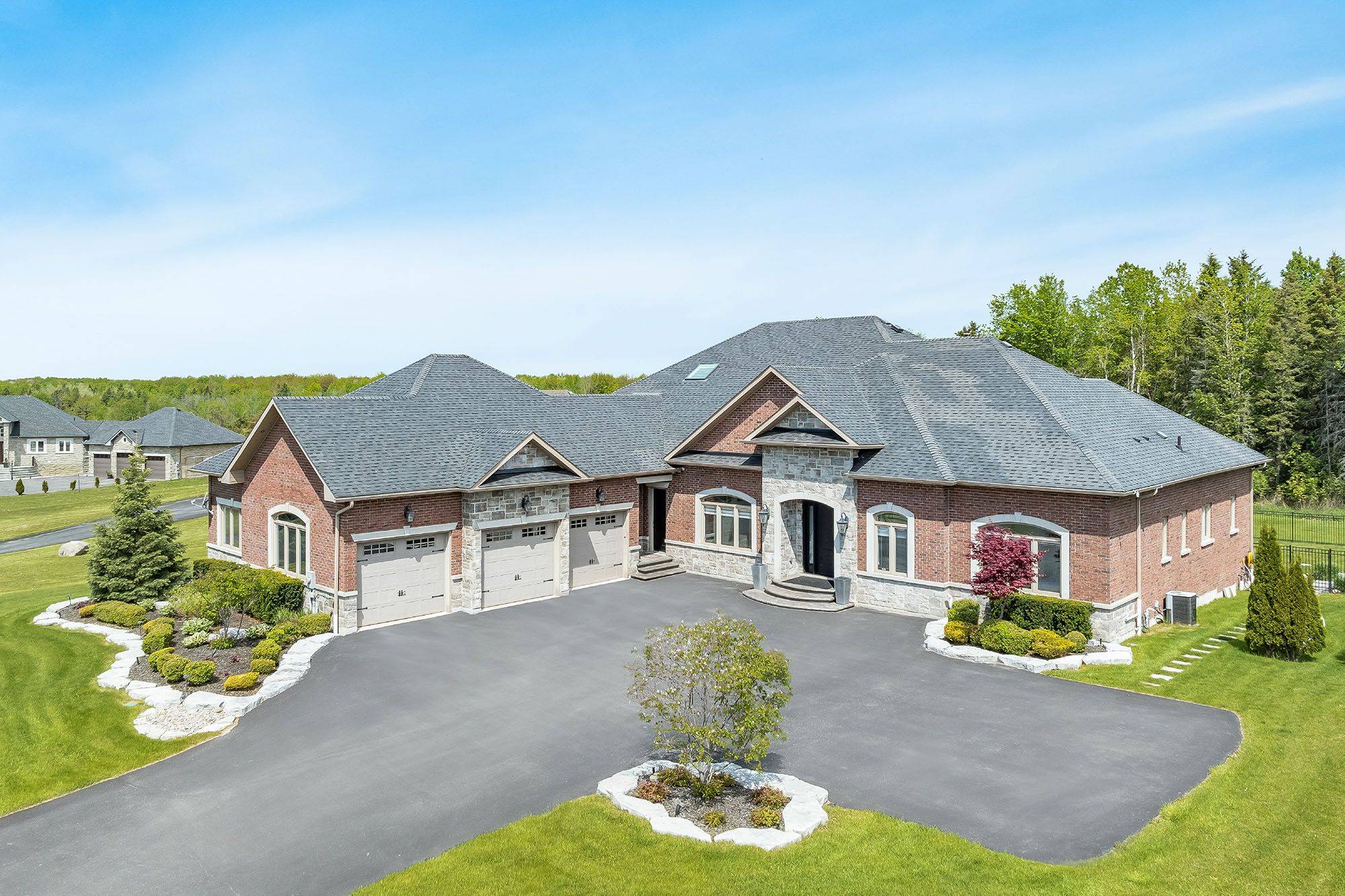 Bradford West Gwillimbury, ON L0L 1L0,158 Dale CRES