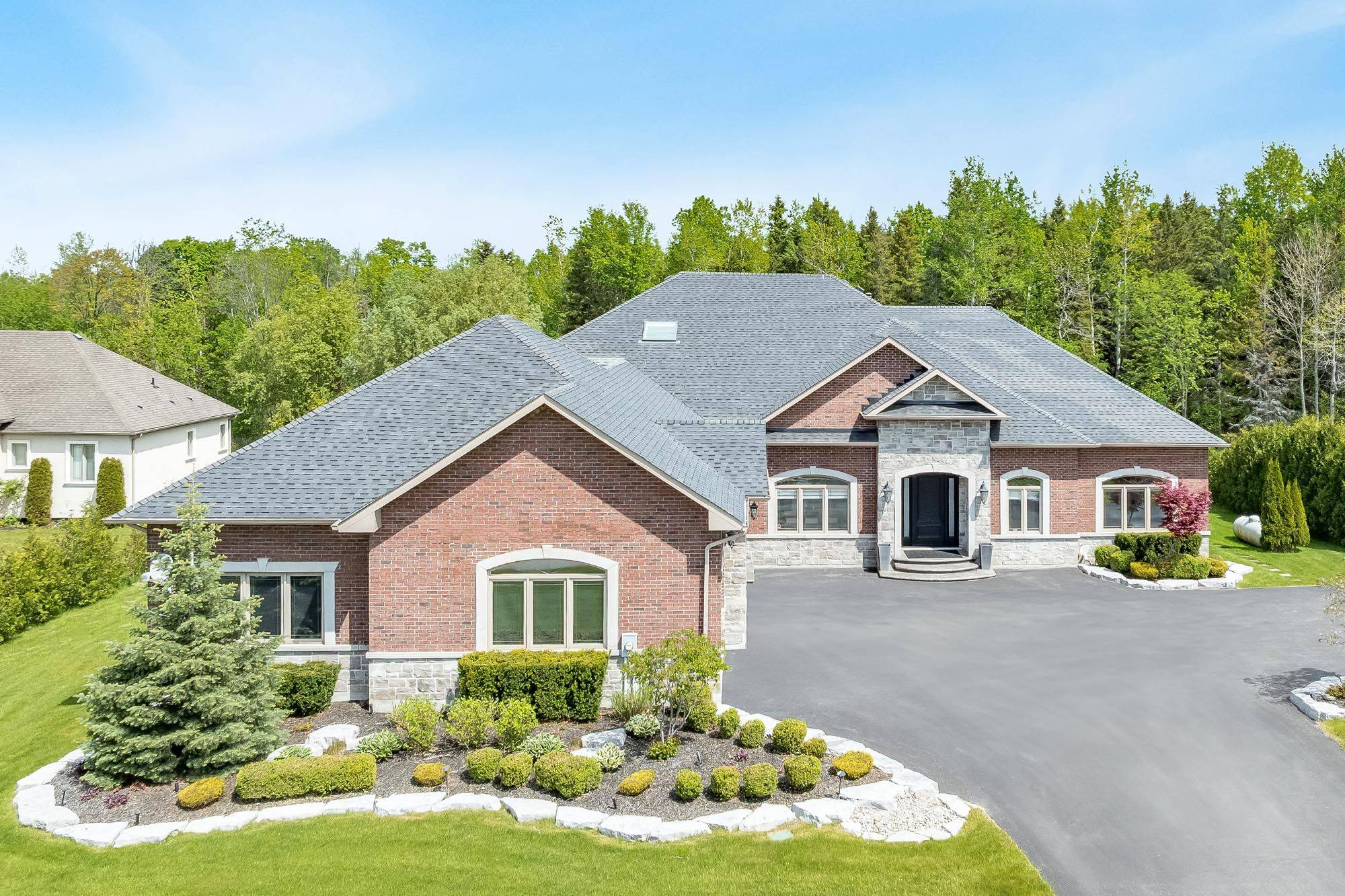 Bradford West Gwillimbury, ON L0L 1L0,158 Dale CRES