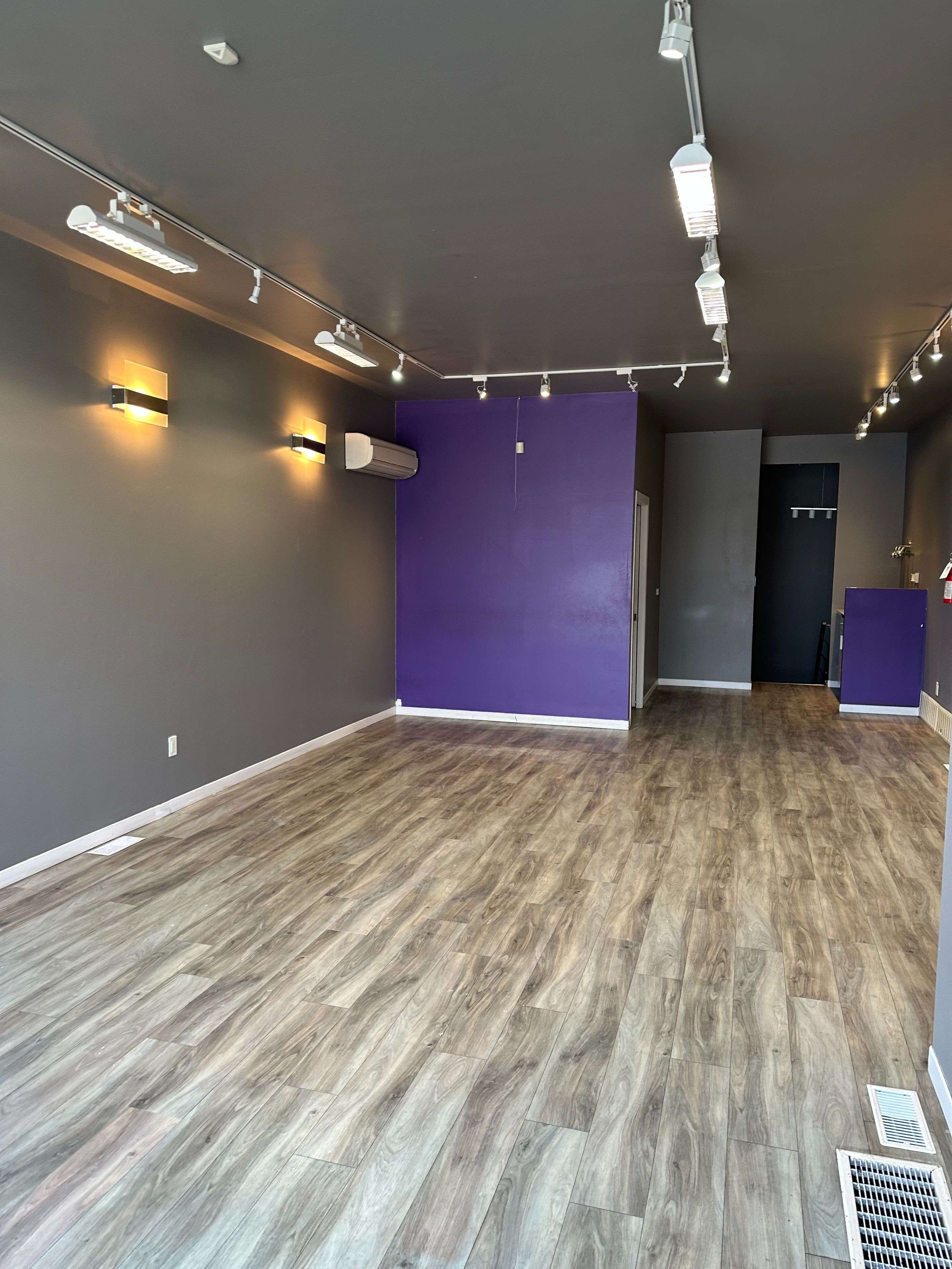 Mississauga, ON L5G 1E3,102 Lakeshore RD E