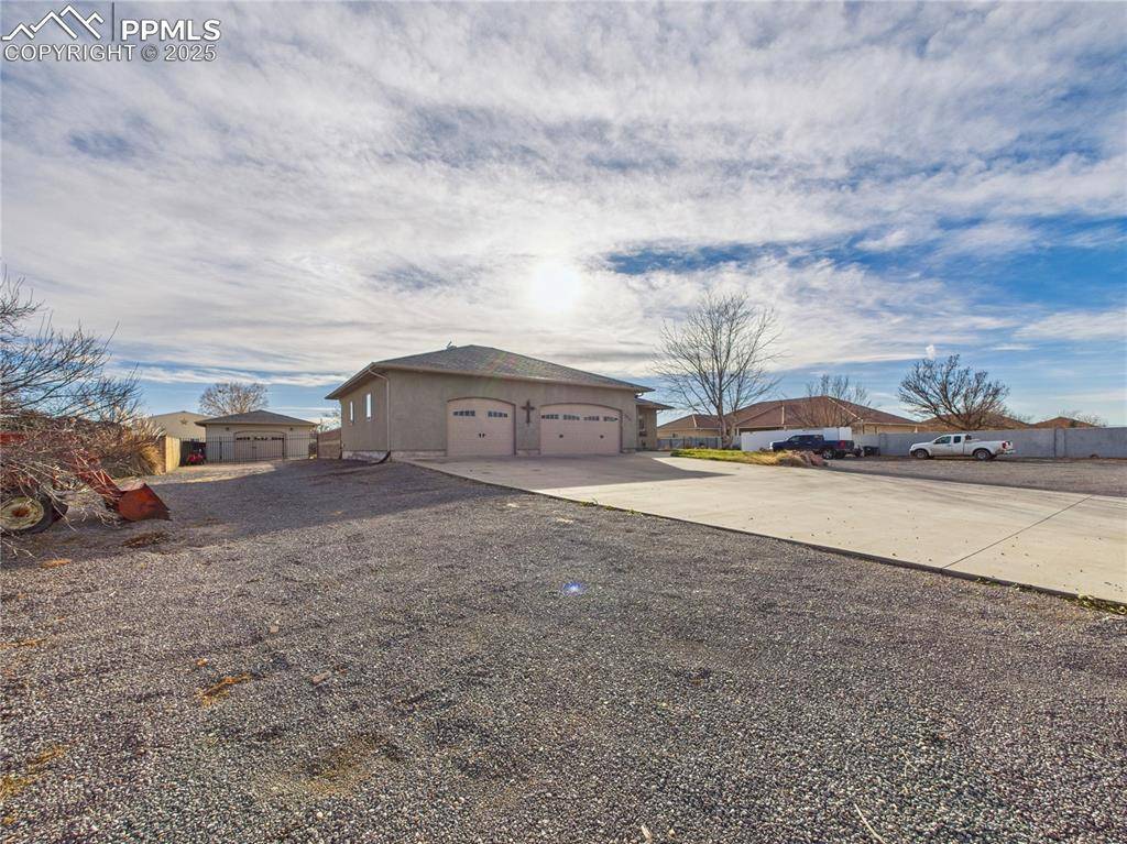 Pueblo, CO 81006,2084 Iris RD