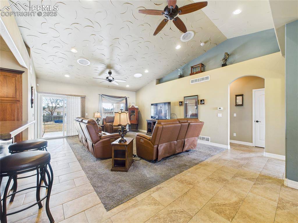 Pueblo, CO 81006,2084 Iris RD