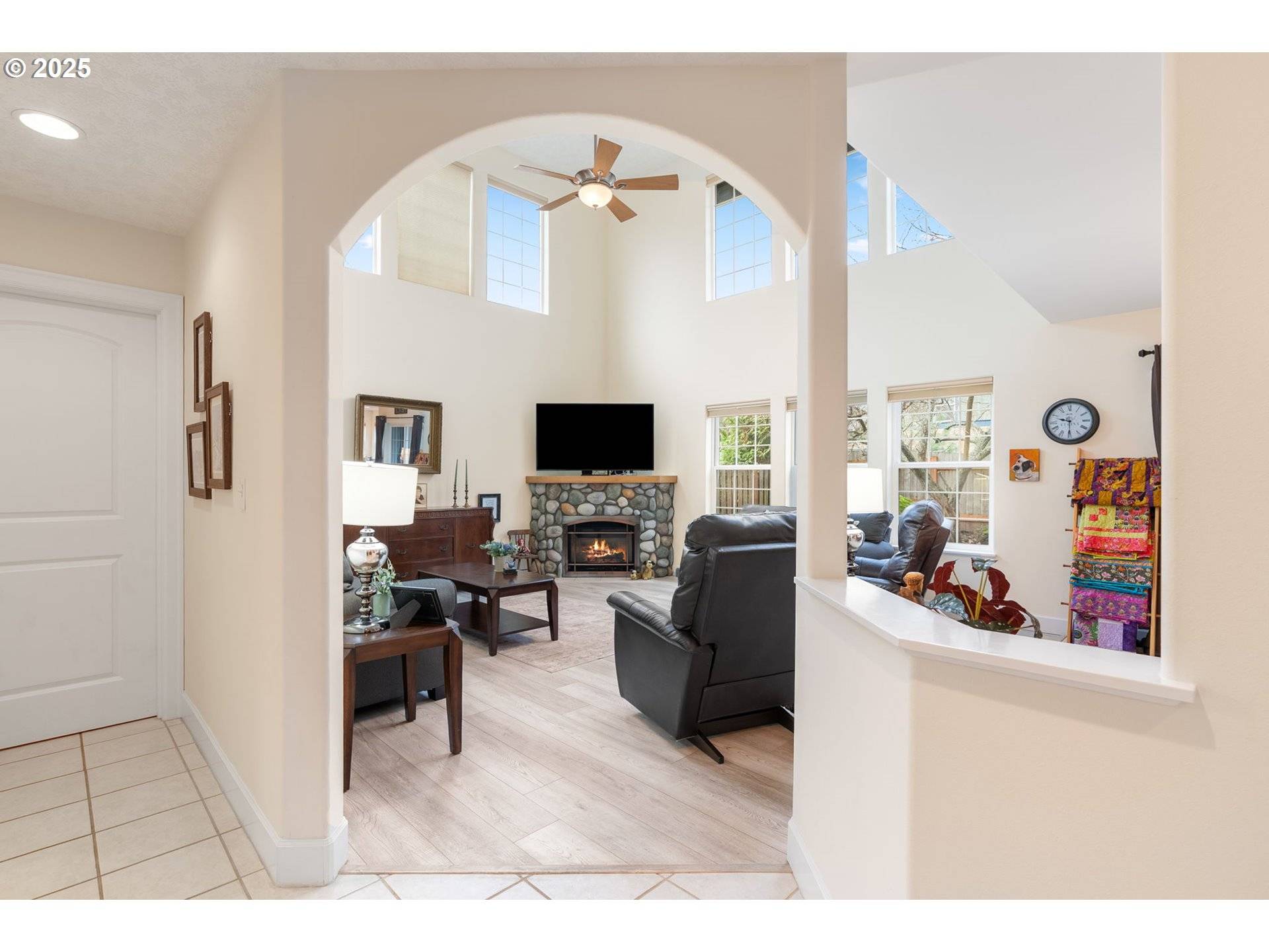 Hood River, OR 97031,948 28TH ST