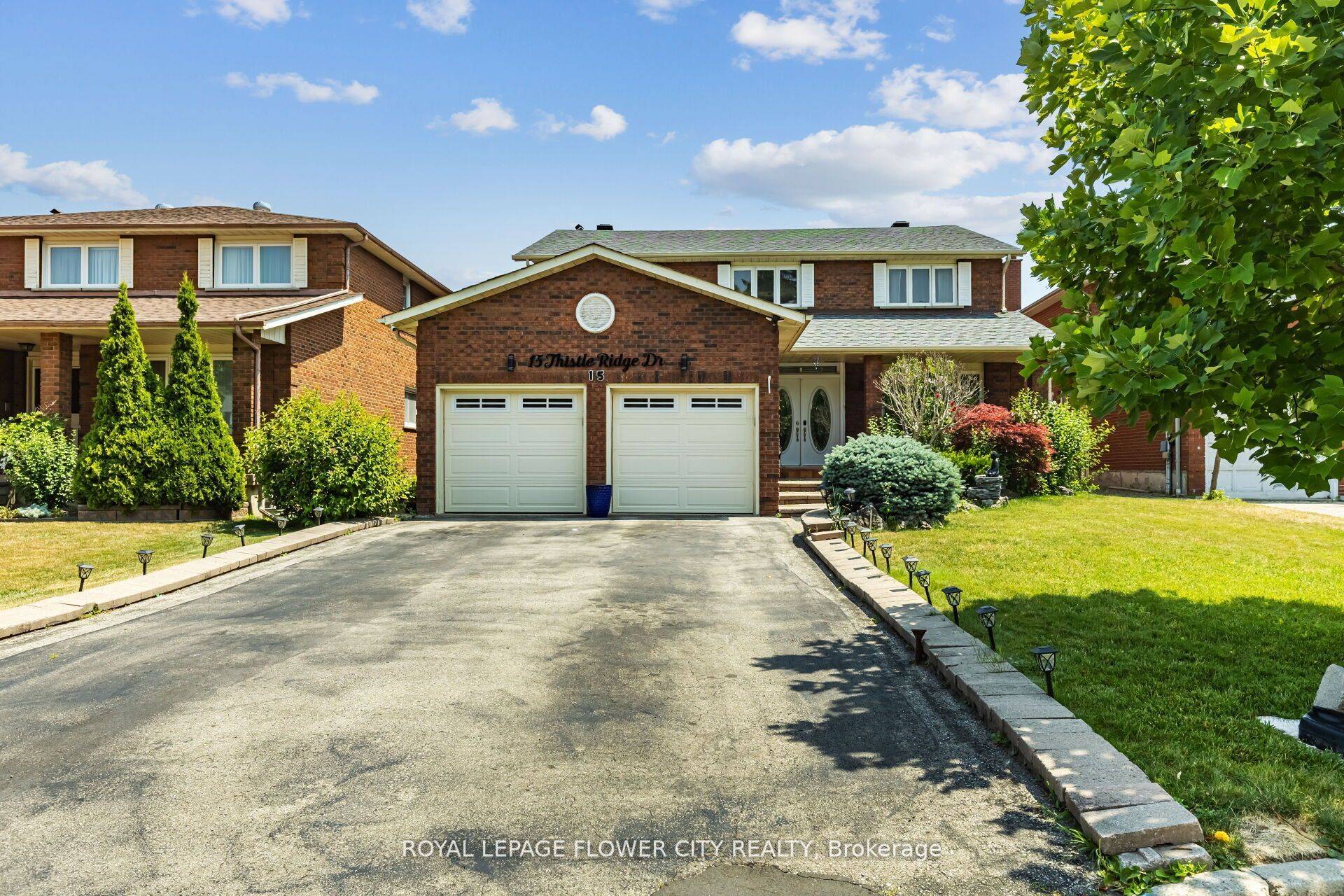 Vaughan, ON L2L 3K3,15 Thistle Ridge DR NE