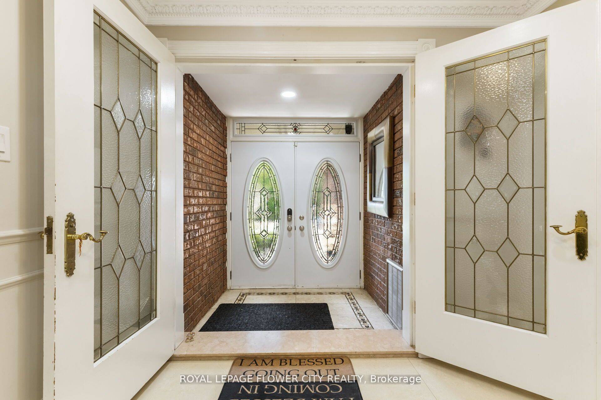 Vaughan, ON L2L 3K3,15 Thistle Ridge DR NE