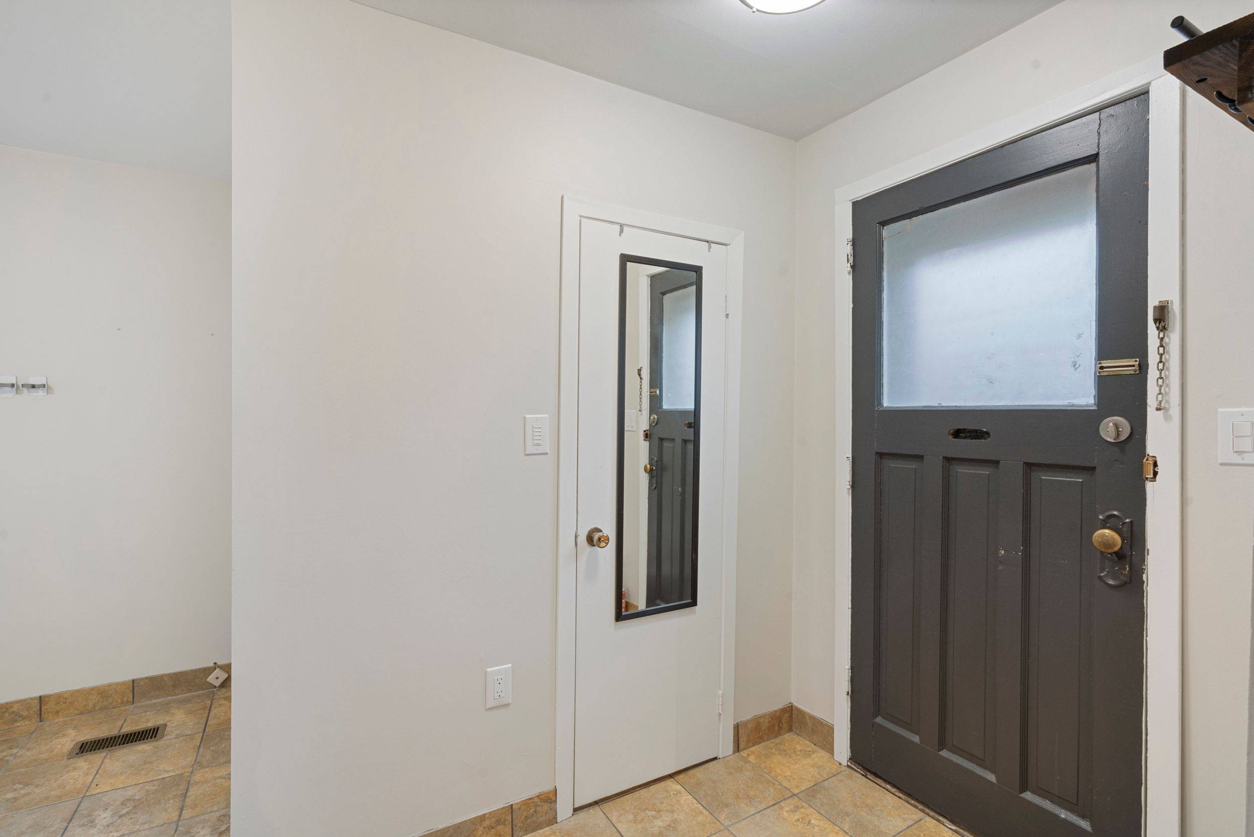 Newmarket, ON L3Y 1P5,2-356 Timothy ST