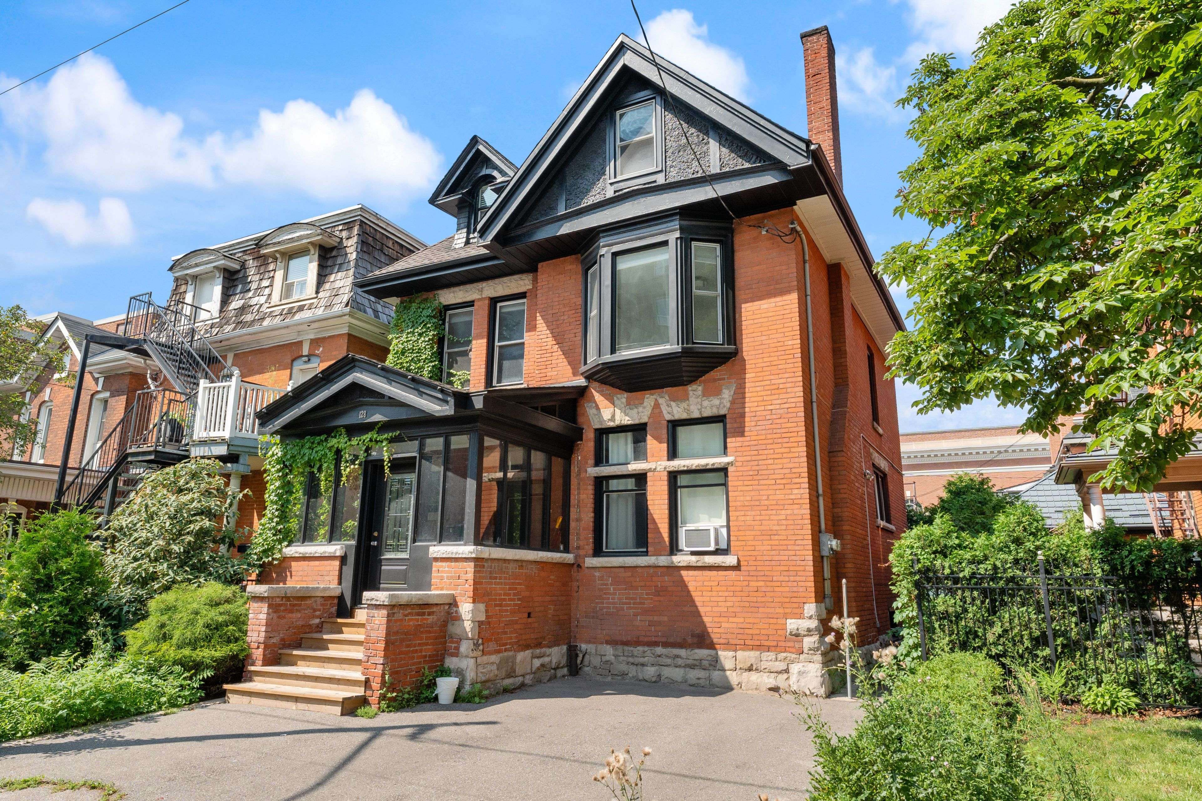 Hamilton, ON L8P 2H1,128 Herkimer ST #3