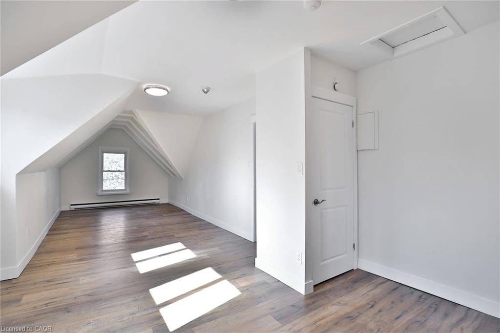 Hamilton, ON L8P 2H1,128 Herkimer ST #3