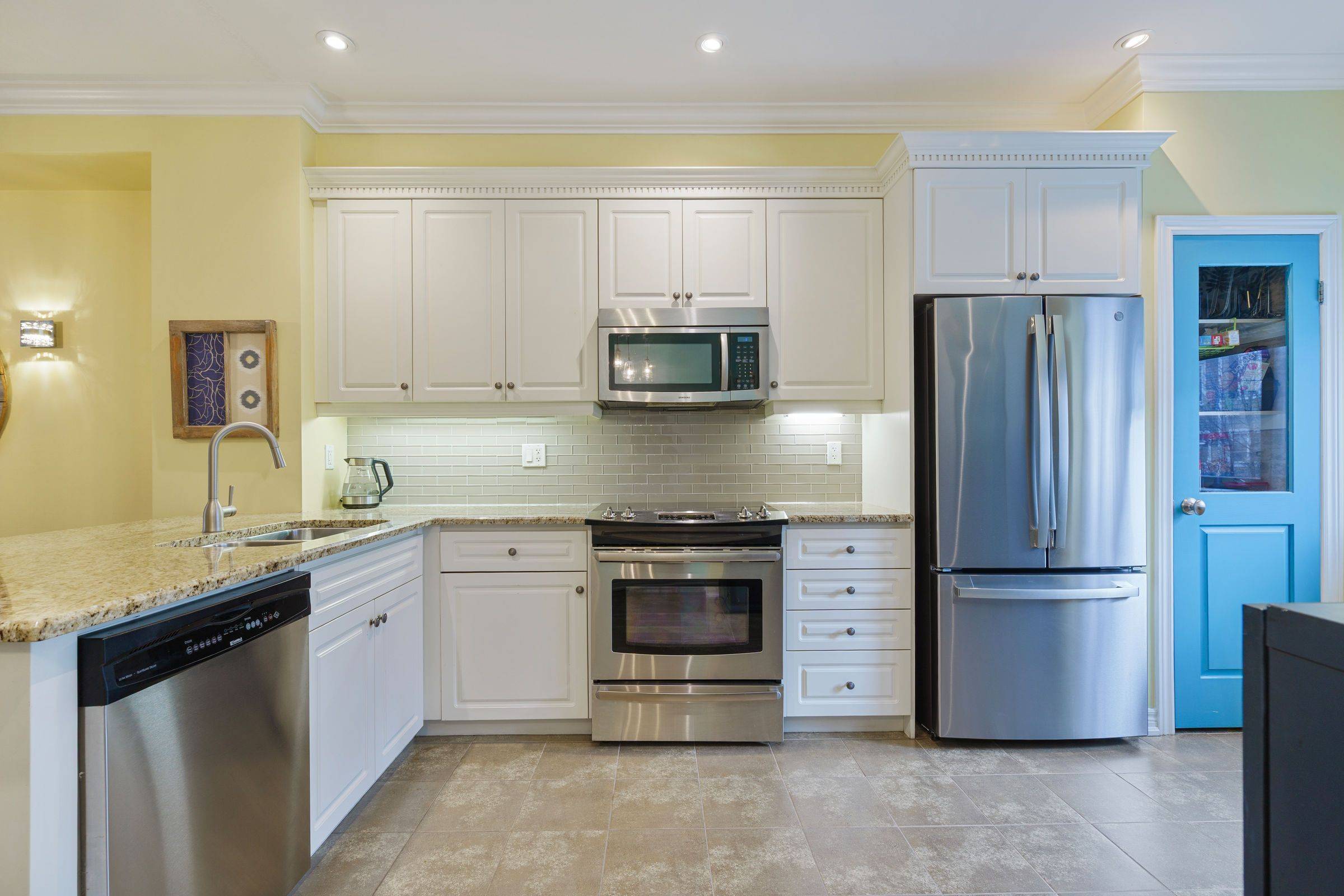 Hamilton, ON L8H 6W4,337 Beach BLVD #46