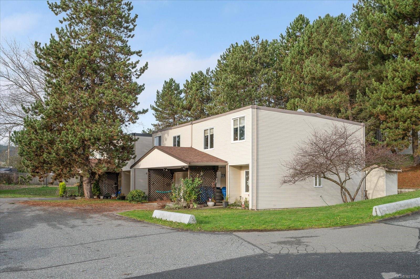 Nanaimo, BC V9R 5W5,444 Bruce Ave #54