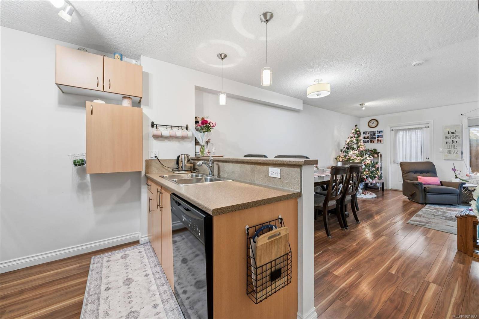 Sooke, BC V9Z 1L5,1919 Maple Ave S #101