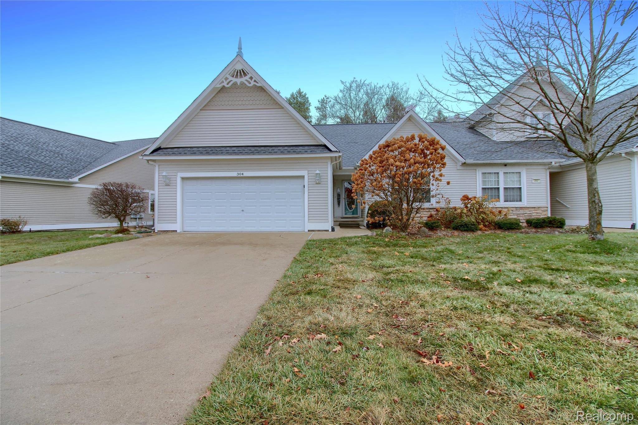 Howell, MI 48843,304 Victoria Park DR #45