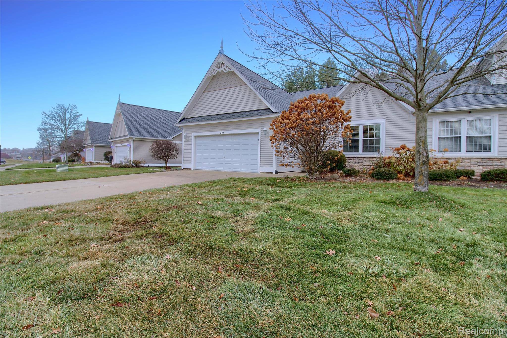 Howell, MI 48843,304 Victoria Park DR #45