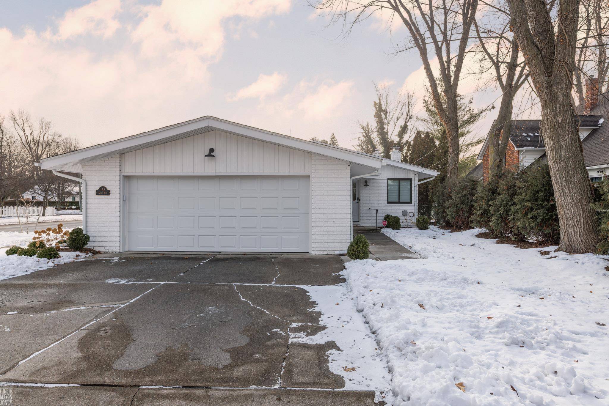 Grosse Pointe Farms, MI 48236,152 Kerby RD