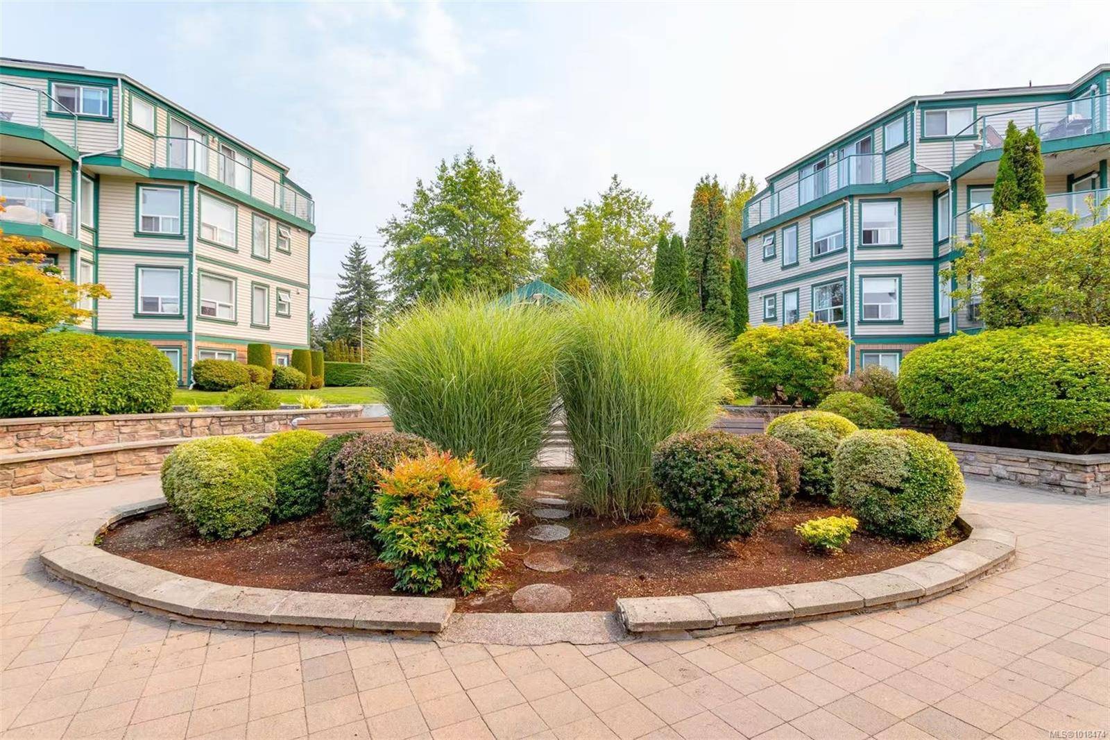 Saanich, BC V8X 2W6,898 Vernon Ave #309