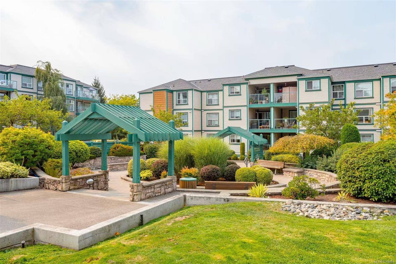 Saanich, BC V8X 2W6,898 Vernon Ave #309