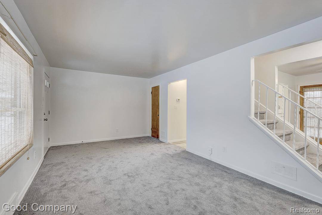 Dearborn Heights, MI 48127,6958 Town LN