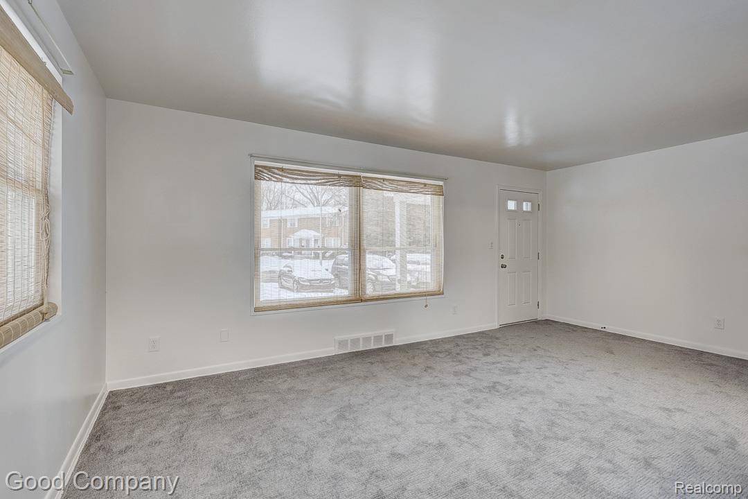 Dearborn Heights, MI 48127,6958 Town LN