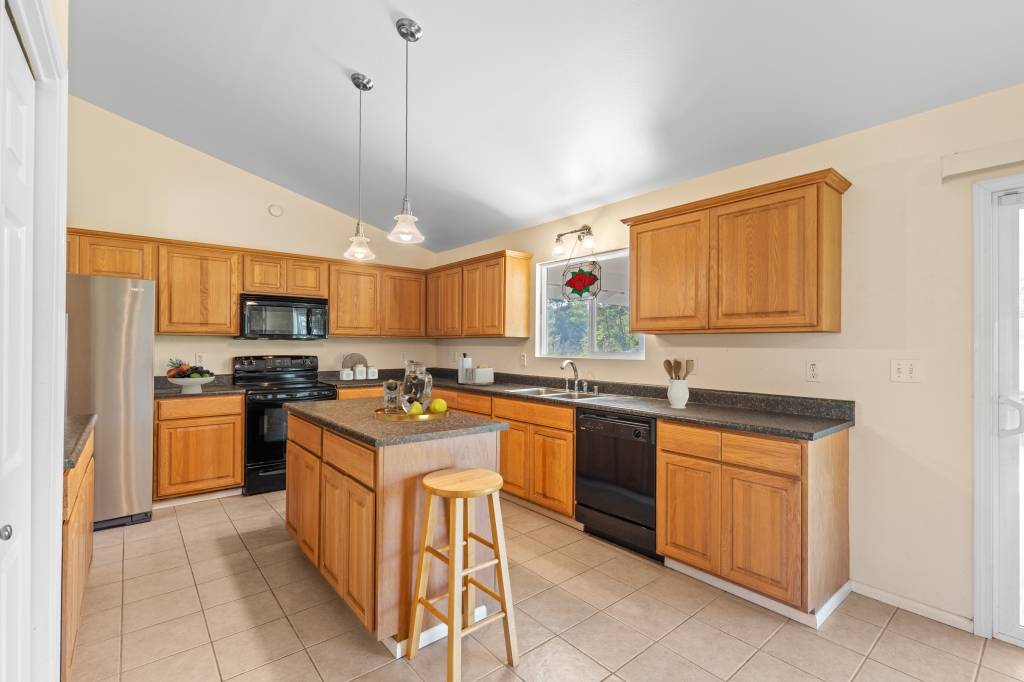 Keaau, HI 96749,15-1954 7TH AVE