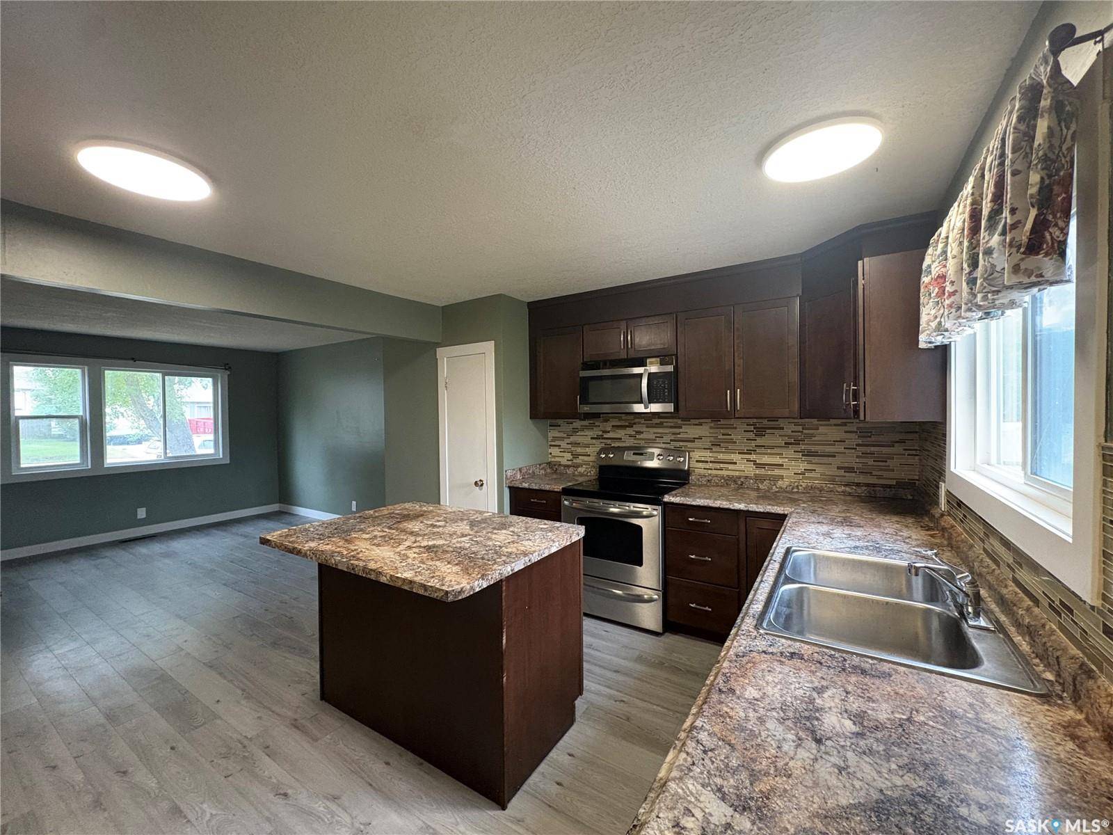 Regina, SK S4R 4Y5,419 Royal STREET