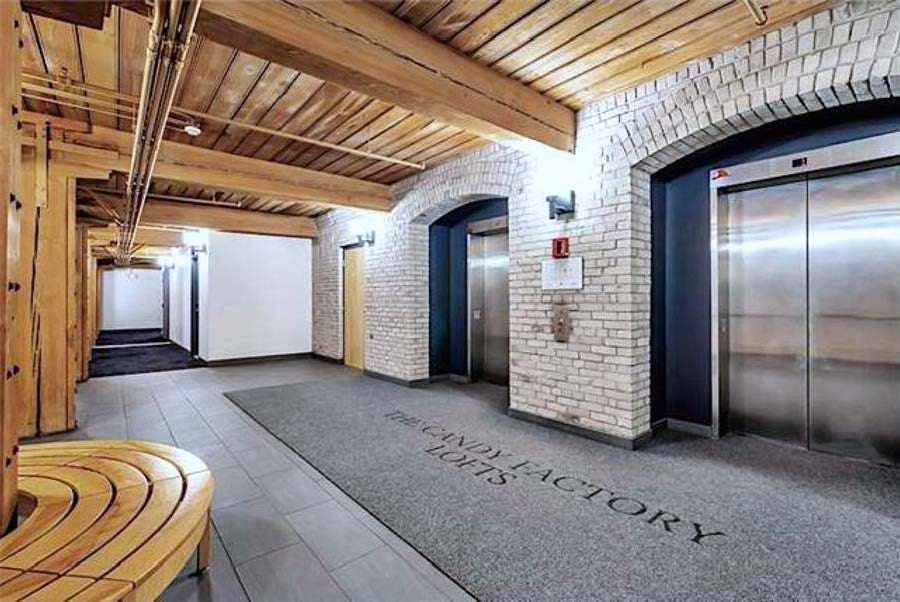 Toronto C01, ON M6J 1H2,993 Queen ST W #PH14