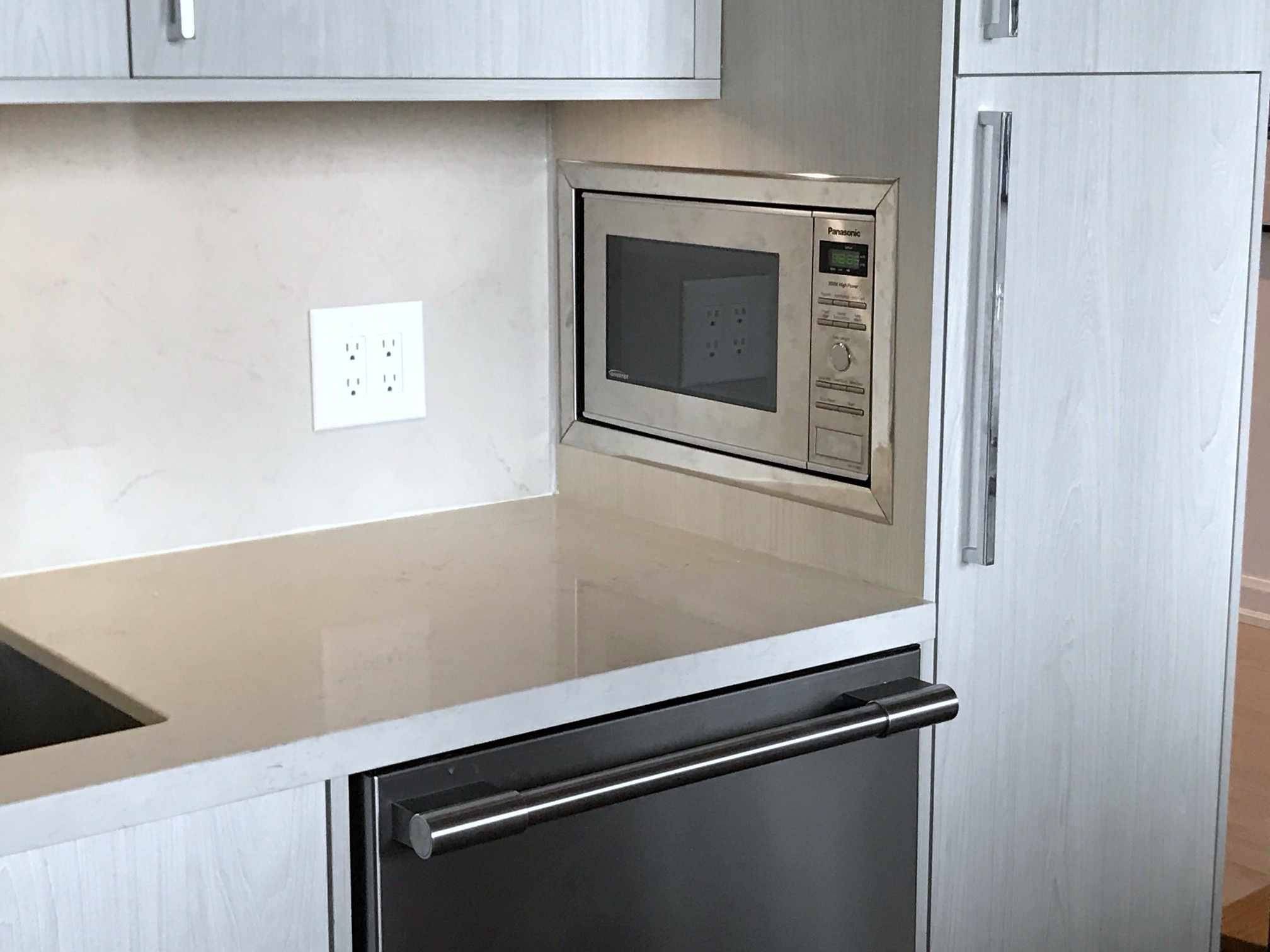 Toronto C01, ON M6J 1H2,993 Queen ST W #PH14