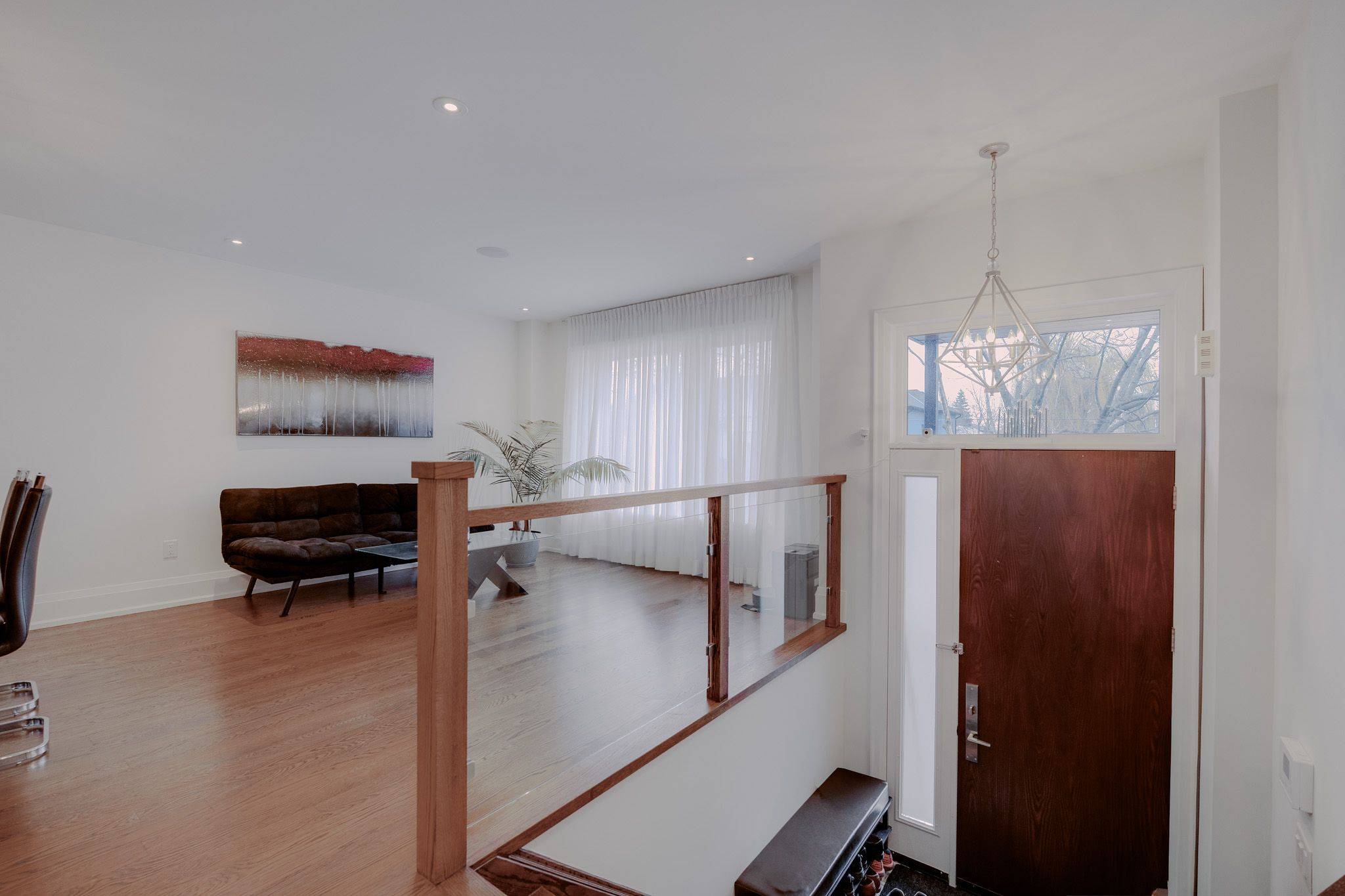 Toronto W06, ON M8V 1T3,119B Hillside AVE