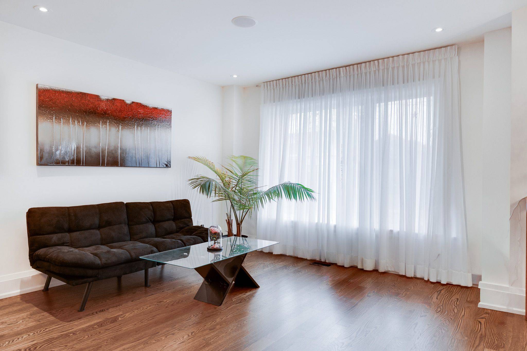 Toronto W06, ON M8V 1T3,119B Hillside AVE